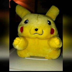 Vintage Pokémon Pikachu 1999  16” Plush Jumbo  size Nintendo